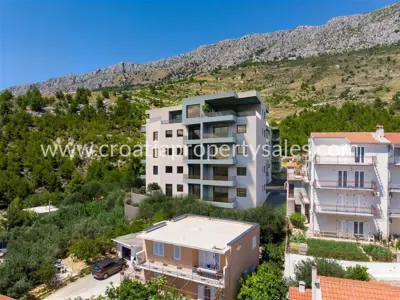 Wohnung in Omiš, Neubau in der Nähe des Strandes - 2