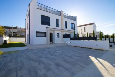 Dvojna kuća 135 m², Poreč - pogled na more i terasa