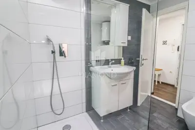 Stan 90 m², Rovinj centar - 2 jedinice, obnovljen - 14