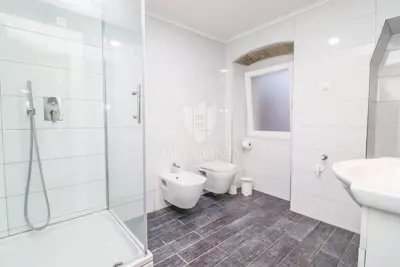 Stan 90 m², Rovinj centar - 2 jedinice, obnovljen - 6