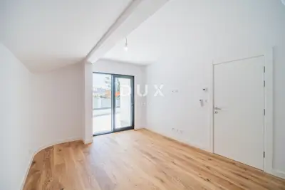 Opatija, centar, 4-sobni stan, 165,17 m², terasa 55 m² - 13