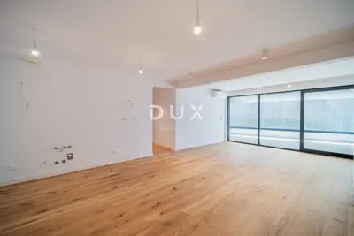 Opatija, centar, 4-sobni stan, 165,17 m², terasa 55 m² - 2