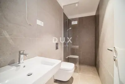 Opatija, centar, 4-sobni stan, 165,17 m², terasa 55 m² - 12