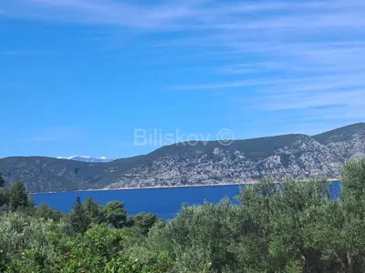 Građevinska parcela 664 m², Račišće - otvoren pogled na more