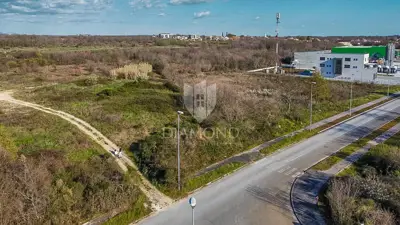 Commercial land 12,330 m², Poreč - industrial zone - 2