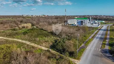 Commercial land 12,330 m², Poreč - industrial zone