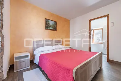 Steinhaus, Oprtalj - Pool und Blick auf die Mirna - 15