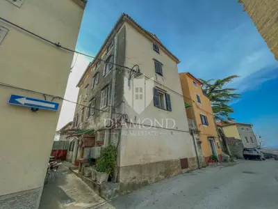 Kuća 130 m², centar Buja - starogradska jezgra - 2