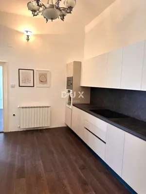 Stan 140 m², Pula Centar - renoviran i namješten - 7