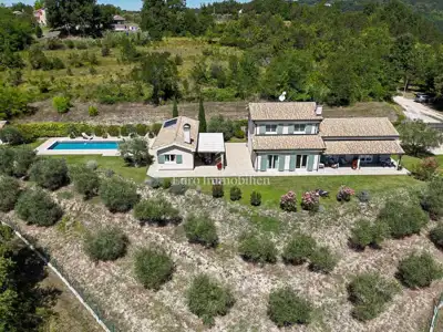 Grožnjan, Luksuzna vila s bazenom