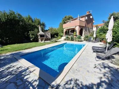 Kamena kuća 115 m², Malinska - bazen i okućnica