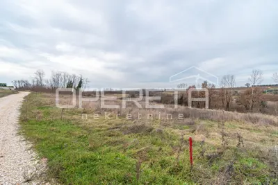 Građevinsko zemljište 750 m², Vižinada - atraktivna lokacija - 10