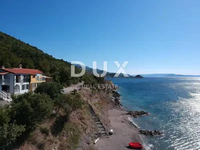 Kvarner, Senj, Apartmenthaus, 230 m², erste Reihe am Meer