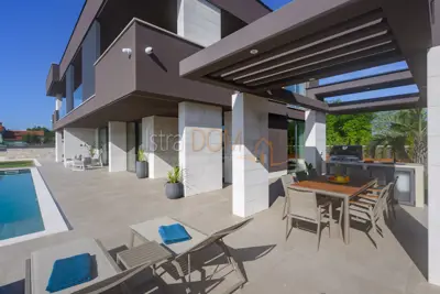 Vila u Krnici, grijani bazen 60 m² i pogled na more - 9