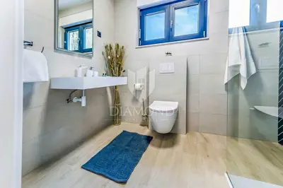 Rovinj, moderne ebenerdige Immobilie mit Pool in ruhiger Lage - 15