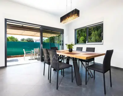 Rovinj, moderne ebenerdige Immobilie mit Pool in ruhiger Lage - 10