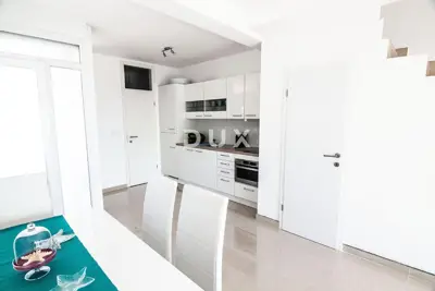 Building 400 m², Ražanac - 6 apartments, sea view - 3