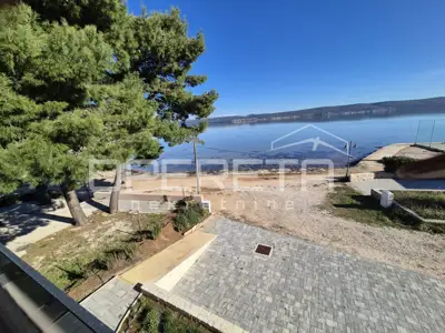 Wohnung 66 m², Neviđane - erste Reihe zum Meer - 2