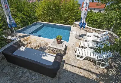 Kuća 150 m², Sutivan, mirna lokacija s bazenom i pogledom na more