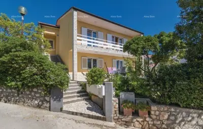An einem sehr ruhigen Ort mit Blick auf das Meer, Rabac, steht ein Haus mit drei Wohnungen zum Verkauf - 2