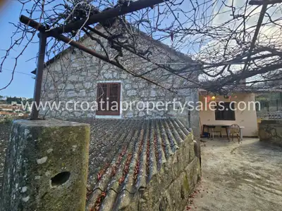 Seosko imanje 884 m², Otok Hvar - miran kraj sela