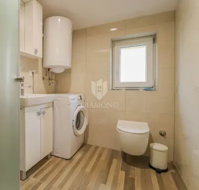 Kuća 280 m², Umag - 4 stana i zemljište 538 m² - 6
