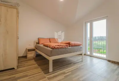 Kuća 280 m², Umag - 4 stana i zemljište 538 m² - 5