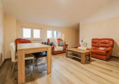 Kuća 280 m², Umag - 4 stana i zemljište 538 m² - 2
