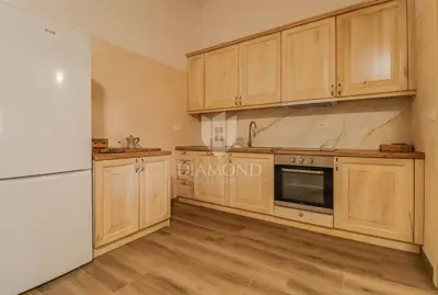 Kuća 280 m², Umag - 4 stana i zemljište 538 m² - 3