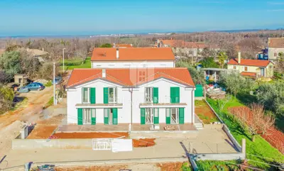 Kuća 280 m², Umag - 4 stana i zemljište 538 m²