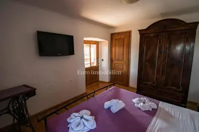 Schön adaptiertes freistehendes Steinhaus - 11