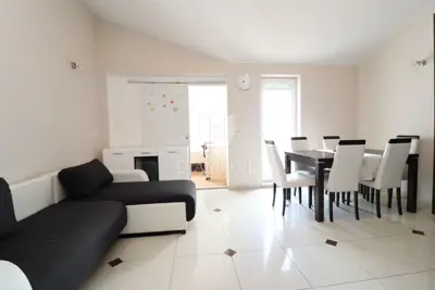 Stan 46 m², Poreč - 2 spavaće sobe i pogled na more