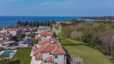 Kuća 250 m², Savudrija - bazen i 150 m od plaže