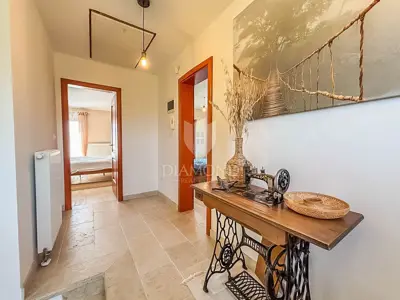 Kuća 250 m², Savudrija - bazen i 150 m od plaže - 21