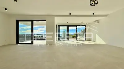 Haus 219 m², Dračevac - Pool und Meerblick