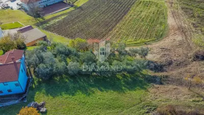 Bauland 635 m², Vižinada - offener Blick