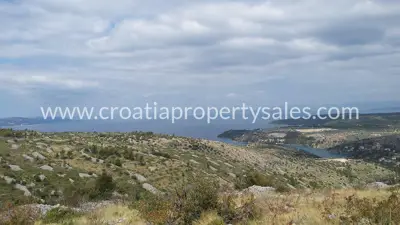 Grundstück, Brač, 14.400 m², 87.000 €