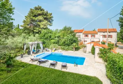 Stone house 175 m², Filipana - peaceful surroundings and privacy