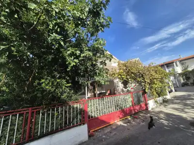Haus in Tribunj, Hof und 2 Parkplätze - 2