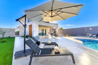 Villa 200 m², Novi Vinodolski - luxurious modern villa - 15
