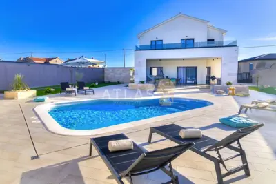 Villa 200 m², Novi Vinodolski - luxurious modern villa - 12