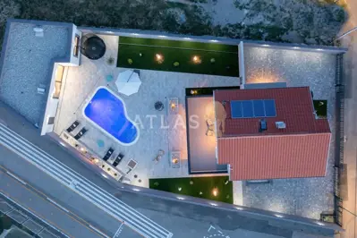 Villa 200 m², Novi Vinodolski - luxurious modern villa - 16