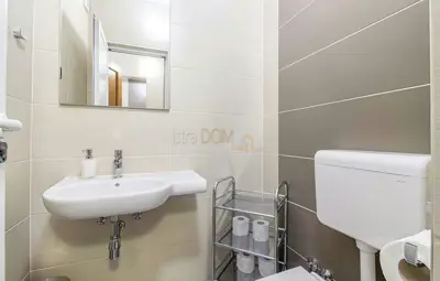 Vila 327 m², Jadreški - bazen i okućnica - 15
