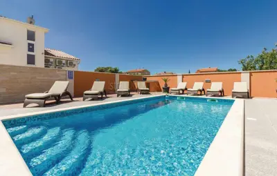 Vila 327 m², Jadreški - bazen i okućnica - 9