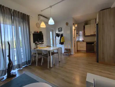 - Pula Centar blizina Arene, adaptiran stan 2ss - - 8