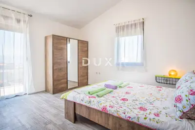 Kuća 172 m², Linardići - pogled na more i bazen - 10