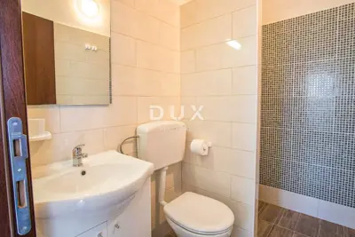 Kuća 172 m², Linardići - pogled na more i bazen - 11