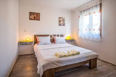 Kuća 172 m², Linardići - pogled na more i bazen - 7