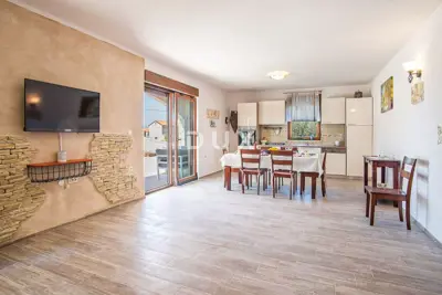 Kuća 172 m², Linardići - pogled na more i bazen - 2