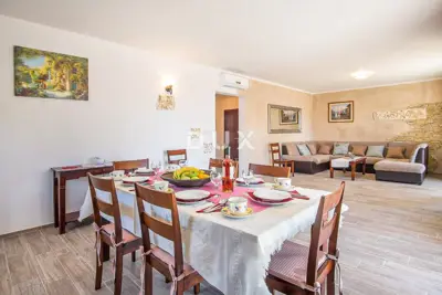 Kuća 172 m², Linardići - pogled na more i bazen - 4